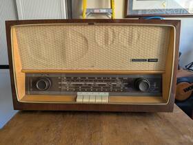 2440u Grundig 2440 Classic Table Radio