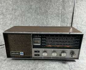 S-240 Hallicrafters Vintage 5 Band Portable Radio