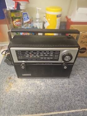 Pv-403 Highwave Solid State Ac/dc Convertible Radio