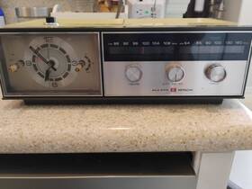 752h Hitachi Am/fm Clock Radio Model Made In Japan 1970 Works