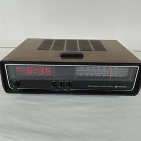 Kc-670h Hitachi 1970s Alarm Clock Radio Vintage Woodgrain Works