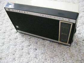 Th-848 Hitachi Vintage 8 Transistor Amradio Good Working Condition