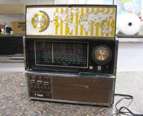 Trs-2200 Holiday Vintage Rare Aircastle Solid State 10 Band Tune In The World Radio Pwrs