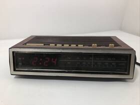 680-3794 J. C. Penney Vintage Jcpenny Digital Clock Radio Am/fm Wood Grain Brown