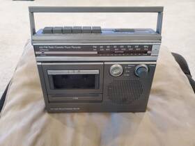 681-3256 J. C. Penney Vintage Jcpenney Am/fm Stereo Cassette Radio Works/cassette Needs Work