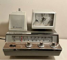 05313 Juliette Vintage 1960s Model Solid State Am/fm Clock Radio And Lamp