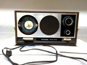 1591-a Juliette 1591a Vintage Inch Model Fcr - Solid State Am/fm Clock Radio Works