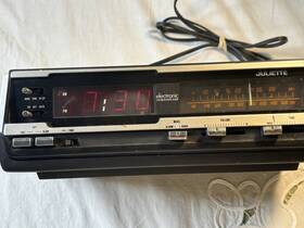 El-1988 Juliette Led Clock Radio Singapore Electronic Solid State Faux Wood Vtg