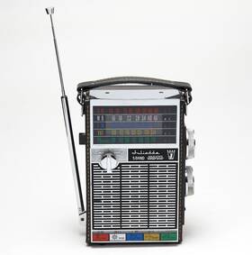 Na-5018 Juliette 5 Band Solid State Instant Sound Vintage Radio Model Works