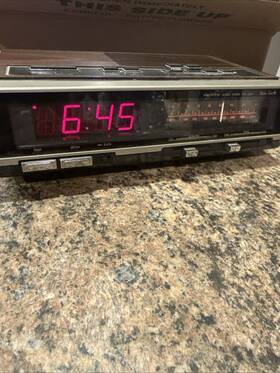 R-1700 Ken Tech Vintage Ken-tech Am/fm Alarm Clock Radio. Works