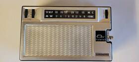 Fs-305 Lafayette Vintage 9 Transistor 2-band Portable Radio. Parts/repair