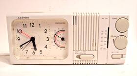 868-1a Lloyds Vintage Fm/am Radio Alarm Analog Clock Temp. Gauge Creme Color Plastic