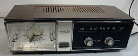 9j45g-37b Lloyds Vintage Solid State 2 Speaker Clock Radio Model 9j45g-37b- Working