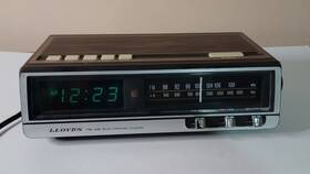 J265 Lloyds Vtg Electronic Fm/am Clock Radio Model Tested And Working