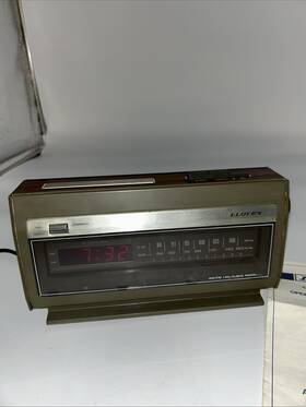 J280 Lloyds Vintage Woodgrain Am/fm Alarm Clock Radio Model Works Great