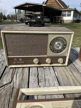 Tm-77 Lloyds Vintage 1955 Model Am/fm Radio