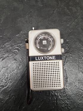 D-2379a Luxtone Vintage Am/fm Portable Radio Original Box Hong Kong D2379a Tested Works