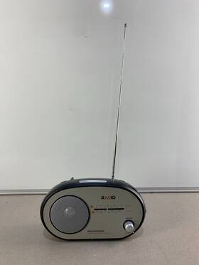 Mcd300-4 Magnasonic Vintage Portable Am/fm Radio Model