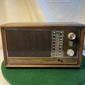 1fm054 Magnavox Vintage Am/fm Solid State Radio - Was Working But Needs Tlc