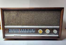 No.1fm058 Magnavox 1fm058 Vintage Solid State Am/fm Tabletop Radio Model Walnut