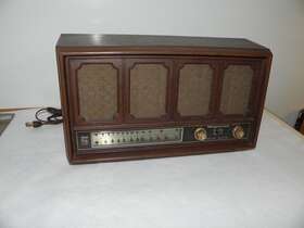 625742 Magnavox 1fm069 Vintage Solid State Am/af/afc Radio Model Sn Walnut Viene