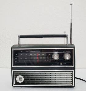 1r1201 Magnavox Vintage Model Am / Fm Radio Made In Japan Retro - Read