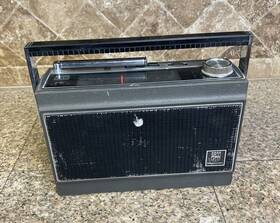 1r1212 Magnavox Rare Vintage Portable Radio Model Am/fm Tested Works