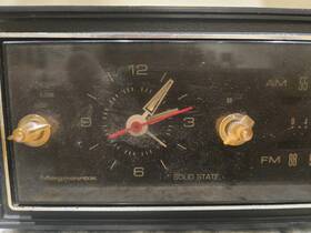 1r1721 Magnavox Vintage Solid State Table Top Radio Am/fm Works