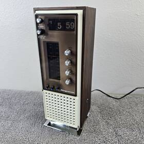1r1784 Magnavox Flip Clock Radio Am Fm Vintage 1970s Woodgrain Tower Rare Works