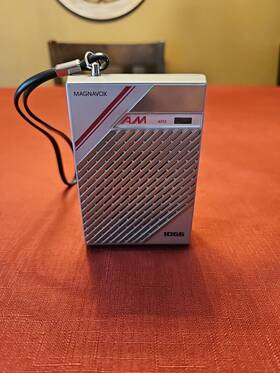 276045 Magnavox Am Pocket Radio D1066