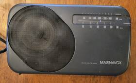 Ae2100 Magnavox Vintage Am/fm Radio Ac And Battery Powered. Tested