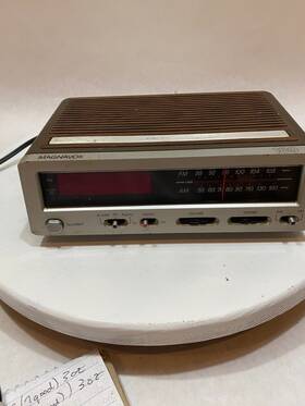 As-189 Magnavox Am/fm Alarm Clock Radio - For Parts