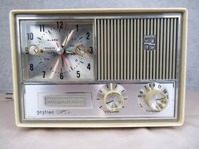 C-003 Magnavox Gaytime Restored Clock Am 5 Tube Radio Model C003 Usa Mid Century