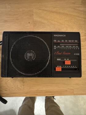 D-1400 Magnavox Vintage 2-band Receiver D140 Portable Radio Am-fm Tested And Works