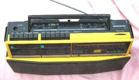 D8300 Magnavox D8300/17 Dual Deck Stereo Radio Cassette Recorder For Parts Or Repair
