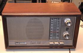 Fm45 Magnavox Model Concert Hall Vintage Am/fm Desktop Radio Needs Work