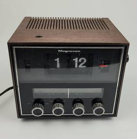 Re3186wa11 Magnavox Vintage Model Alarm Flip Clock Am-fm Radio Retro Works