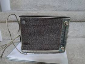 Tt26de Magnavox Vintage Mcm Motorola Solid State Am/fm Table Radio