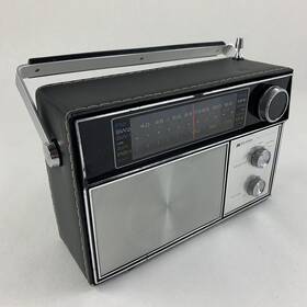 10-544 Midland Multi Band Vintage Radio Powers On