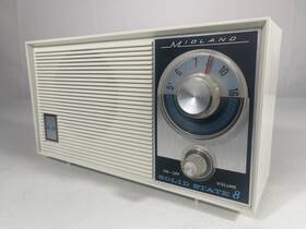 11-308 Midland Solid State 8 Vintage Am Radio - Pristine Working Condition Rare
