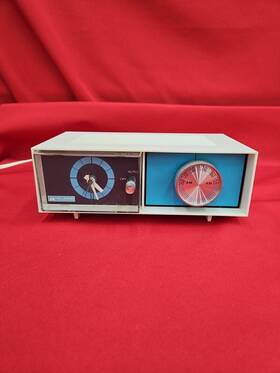 11-314 Midland Vtg International Am Table Household Radio Alarm Works