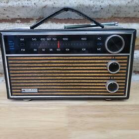 10-441 Midland 11-388 Vintage International Am/fm Radio