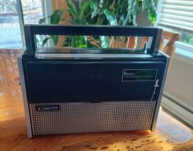1487a Montgomery Ward Vintage Airline Gen 1487 A 8 Band Uhf Am/fm Mb Sw Air Pb1 Radio