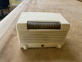 A460576 Montgomery Ward Vintage Wards Airline Am Radio 1950