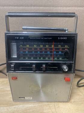 Gen-1461a Montgomery Ward Vintage Airline Model 5 Band Radio Tested Works Well