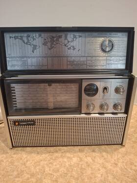 Gen-1487a Montgomery Ward Vintage Airline Fm Am Cb 8 Band Ic Radio Works