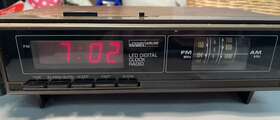 Gen-1968a Montgomery Ward Vtg Airline Model Am/fm Alarm Clock Radio Led Tested