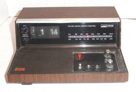 Gen-1983b Montgomery Ward Vintage Airline Fm/am Radio With Flip Clock Read Gen-1983b Montgomery Ward Vintage Airline Fm/am Radio With Flip Clock Read