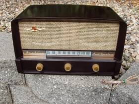 Wg-1637a Montgomery Ward Vintage Wards Airline Radio Twin Speakers Bakelite Workiing Good Cond