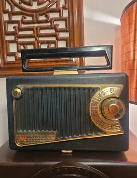 56l1 Motorola Vintage Black Portable Roto-tenna Radio Model Tested Works